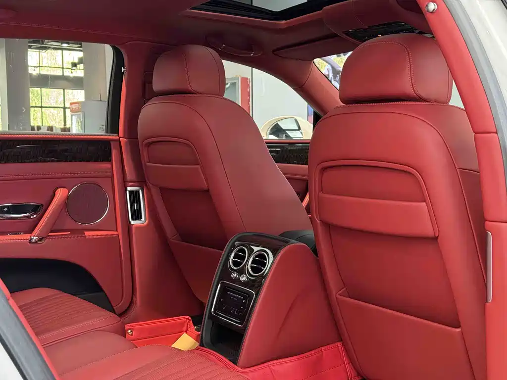 Bentley Flying Spur 2018 — фото 16