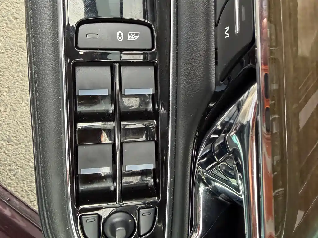 Jaguar XJ 2018 — фото 14