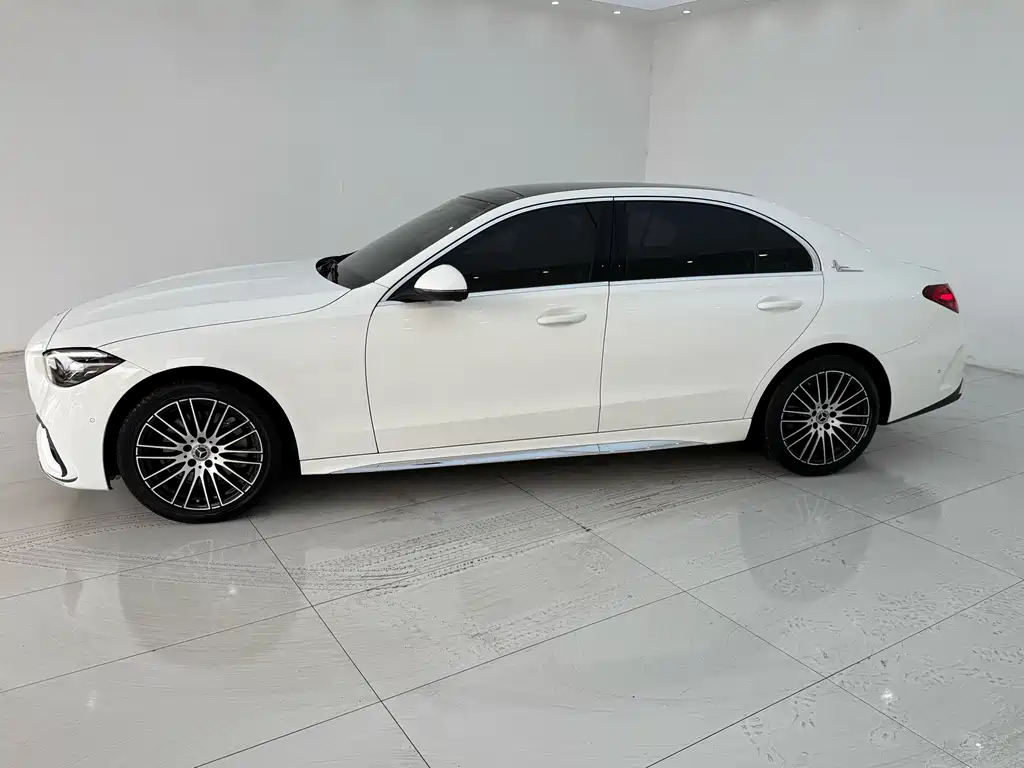 Mercedes-Benz C-Class 2023 — фото 4