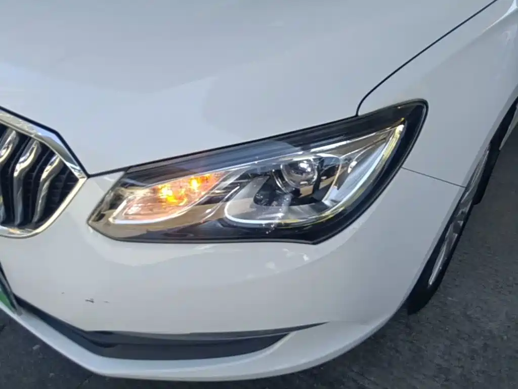 Buick Excelle 2015 — фото 24