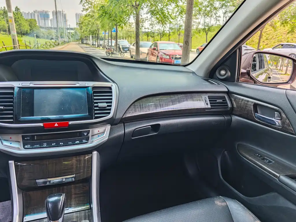 Honda Accord 2016 — фото 17
