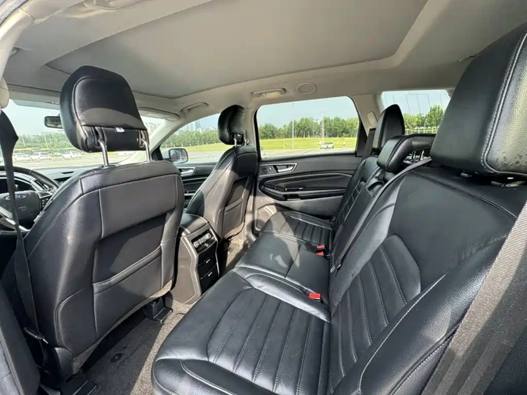 Ford Edge 2018 — фото 12