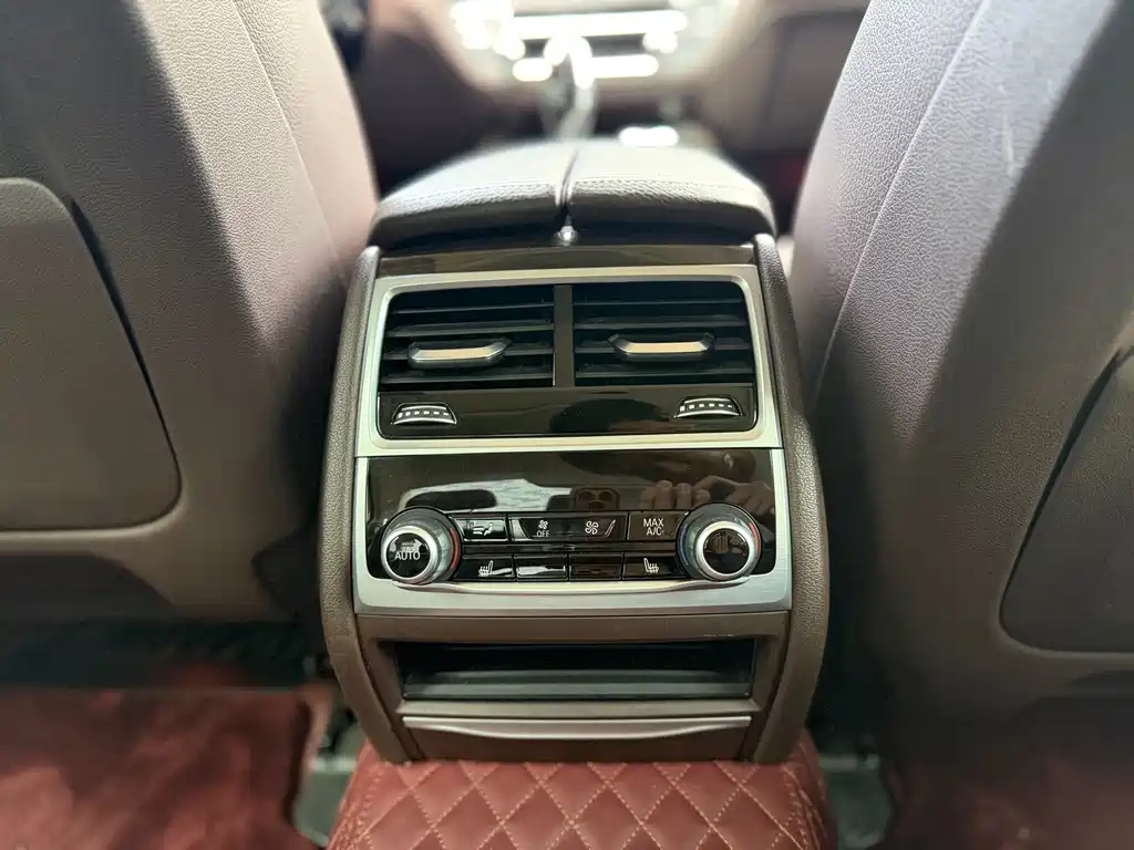 BMW 7 Series 2017 — фото 19