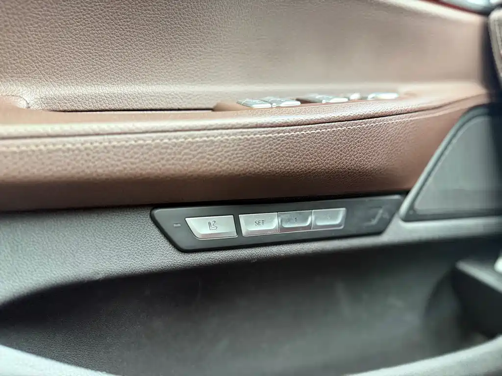 BMW 7 Series 2017 — фото 16