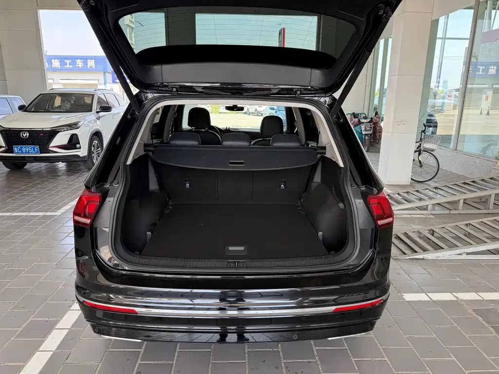 Volkswagen Tiguan L 2021 — фото 11