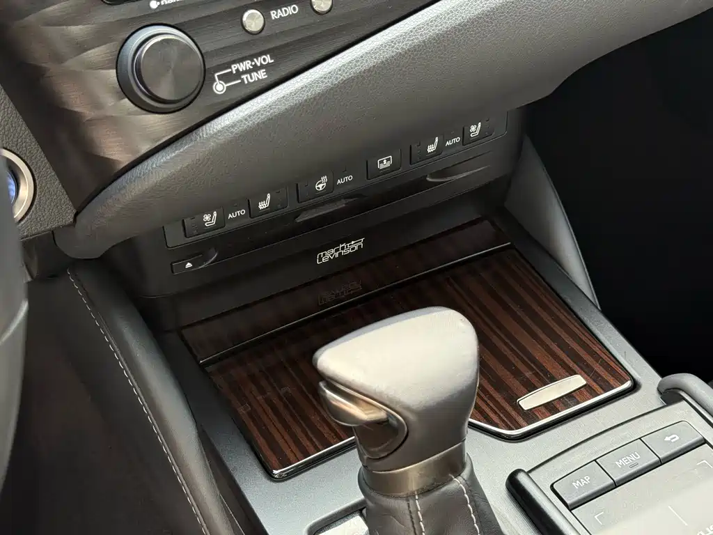 Lexus ES 2019 — фото 13