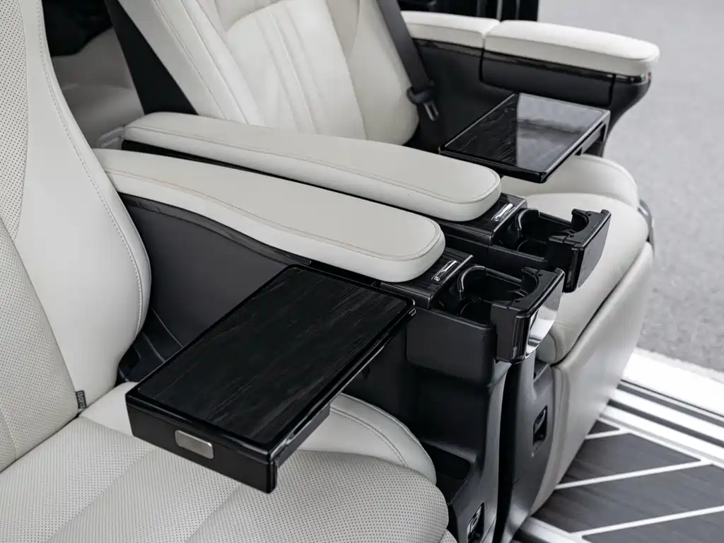 Lexus LM 2022 — фото 25
