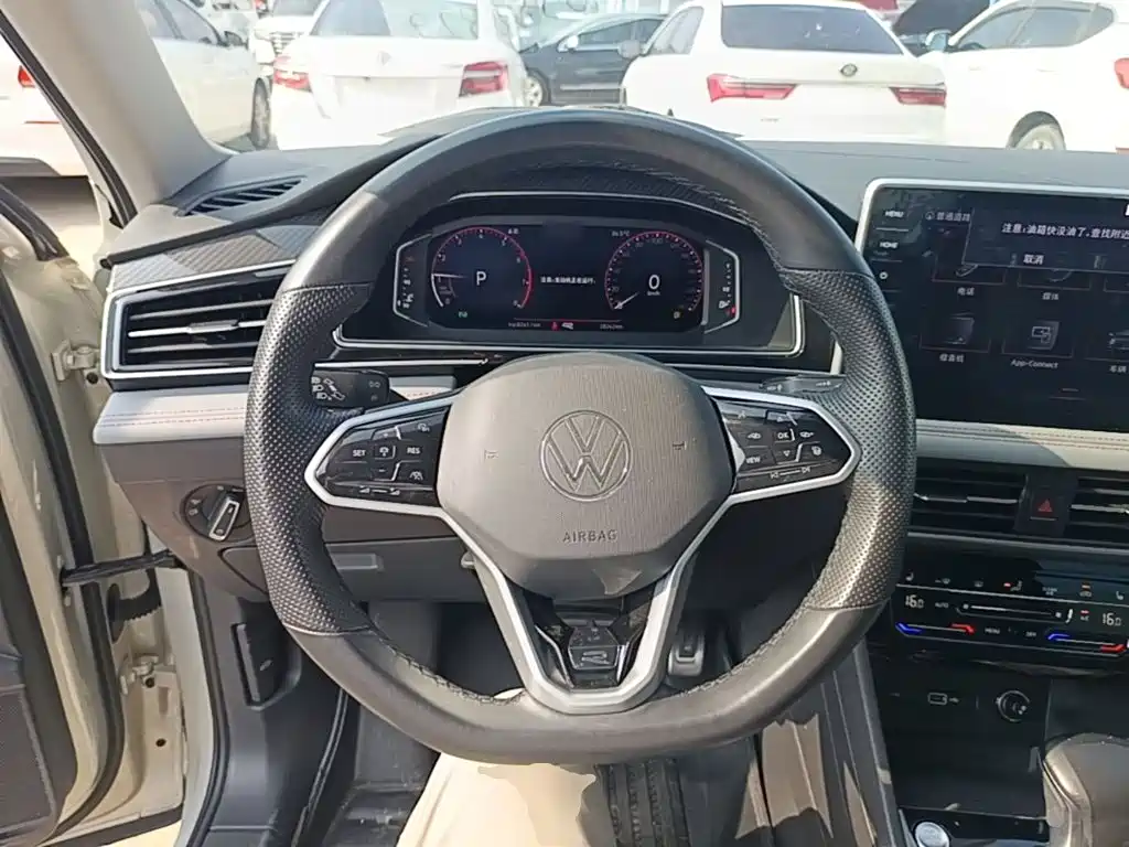 Volkswagen Tiguan L 2022 — фото 11