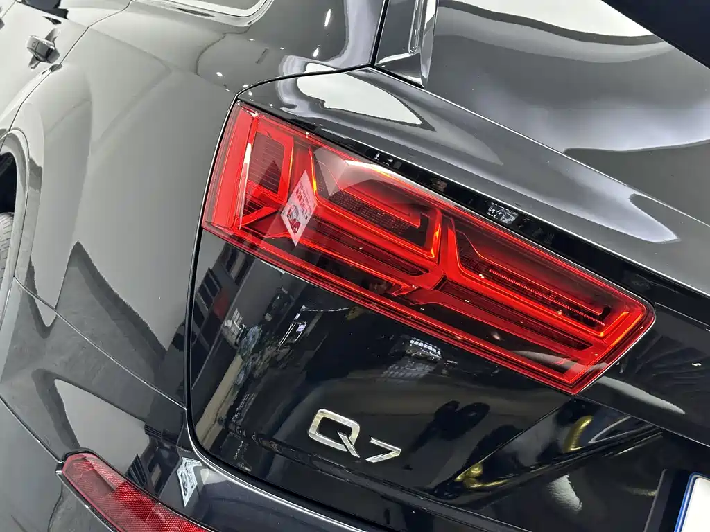 Audi Q7 2019 — фото 19
