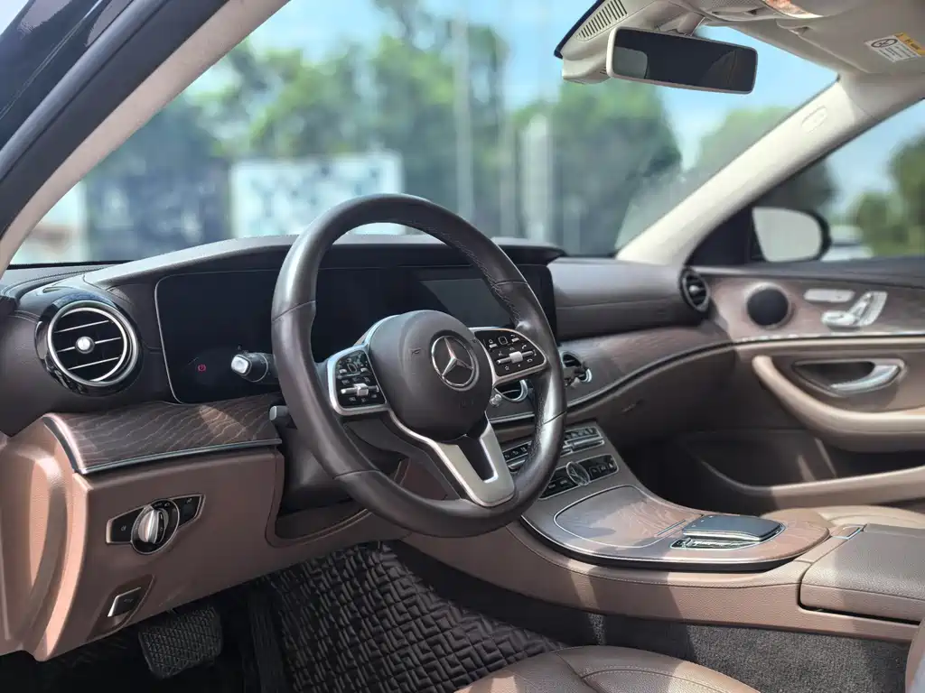 Mercedes-Benz E-Class 2020 — фото 31