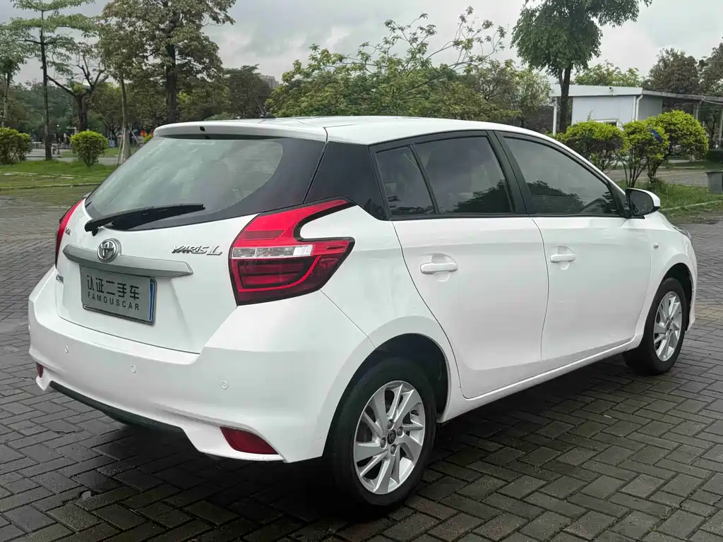 Toyota Yaris L 2017 — фото 24