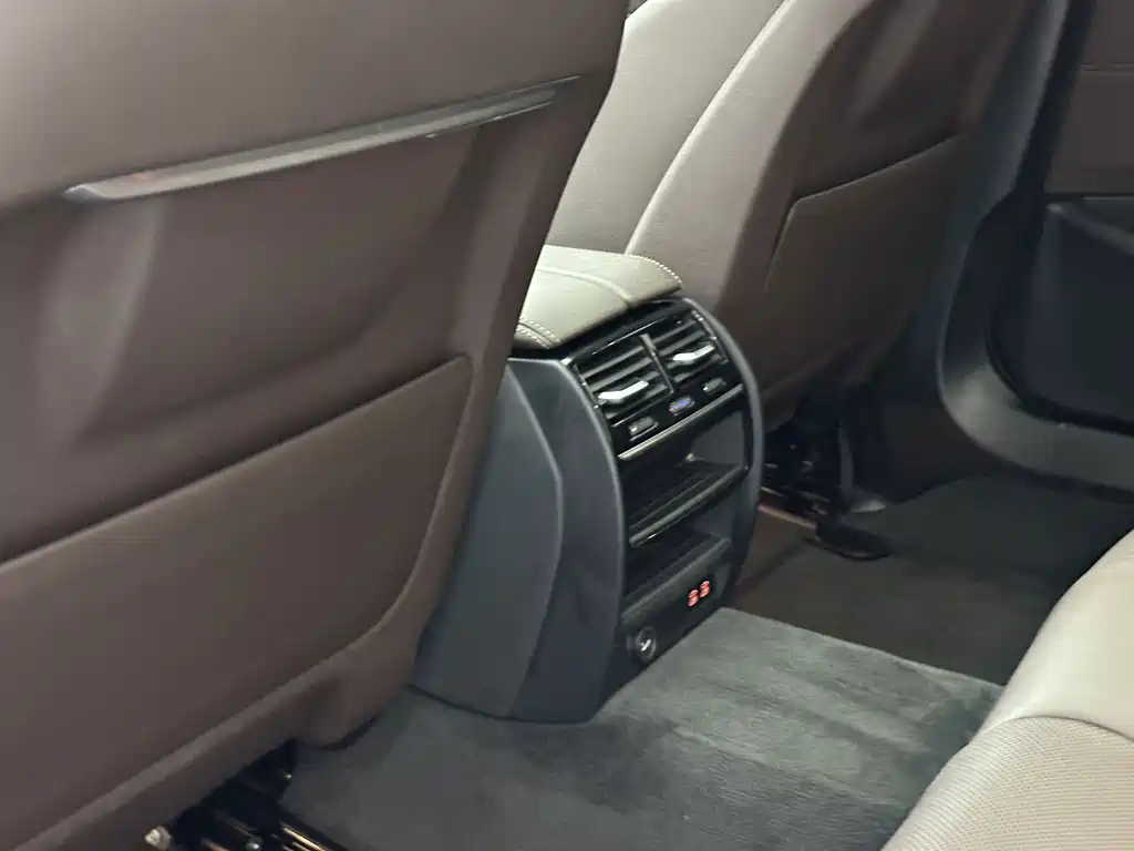 BMW 5 Series 2023 — фото 19