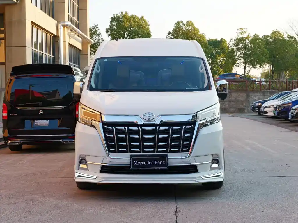 Toyota Hiace 2025 — фото 2
