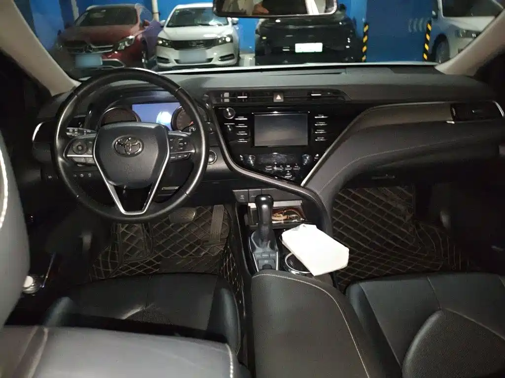 Toyota Camry 2019 — фото 13