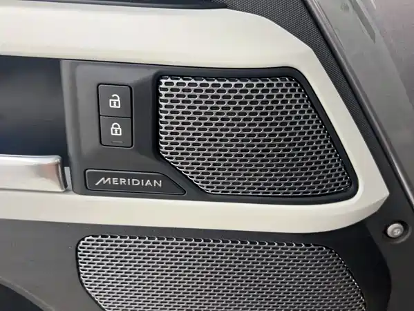 Land Rover Defender 2022