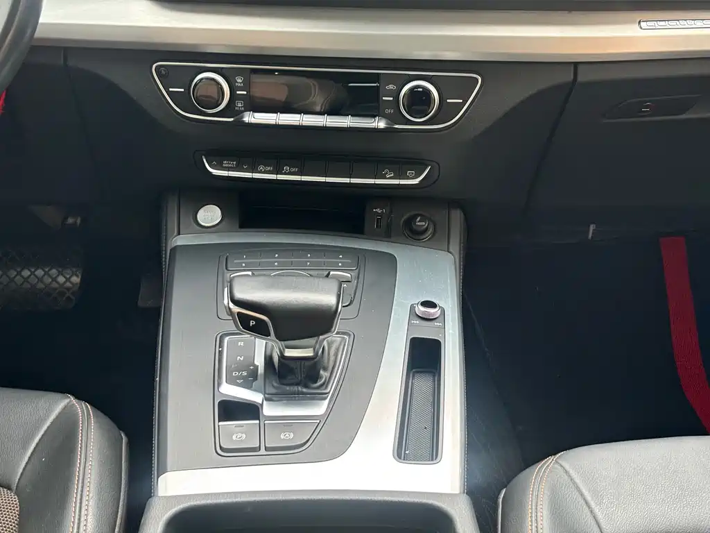 Audi Q5L 2020 — фото 12