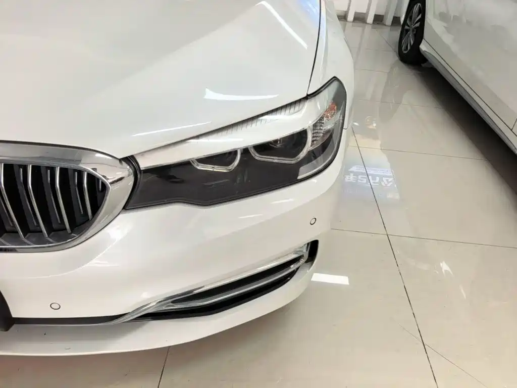 BMW 5 Series 2018 — фото 24