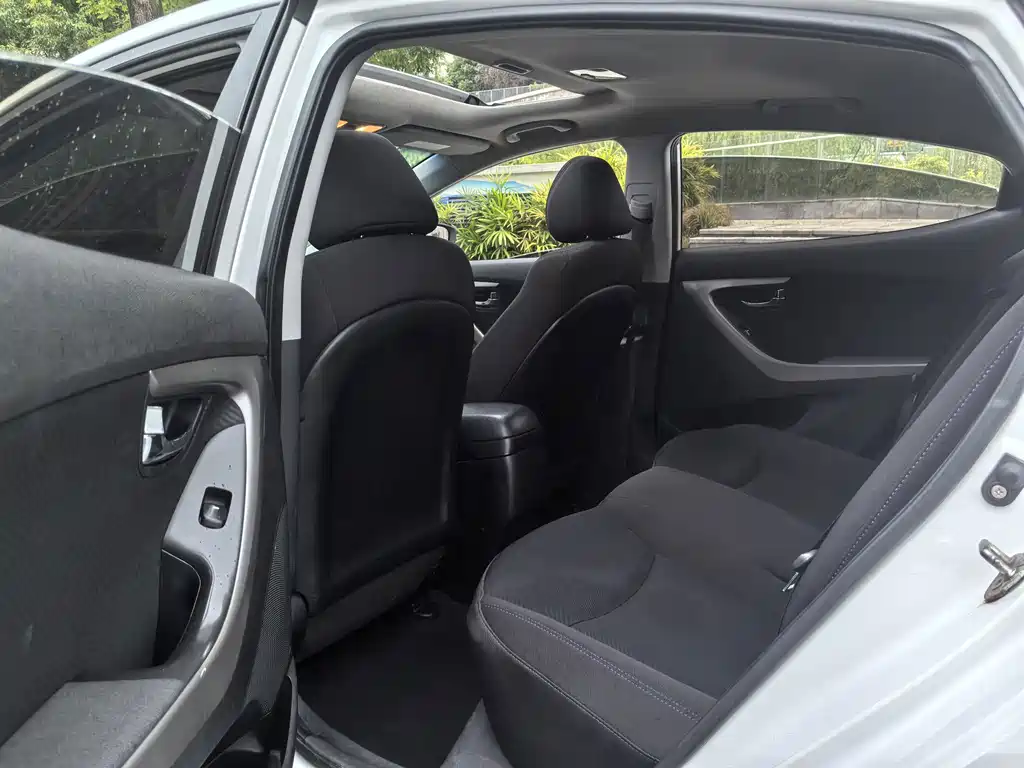 Hyundai Elantra 2013