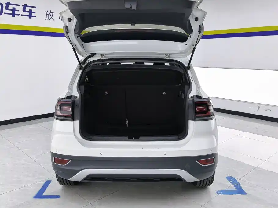 Volkswagen Explore The Shadows 2020