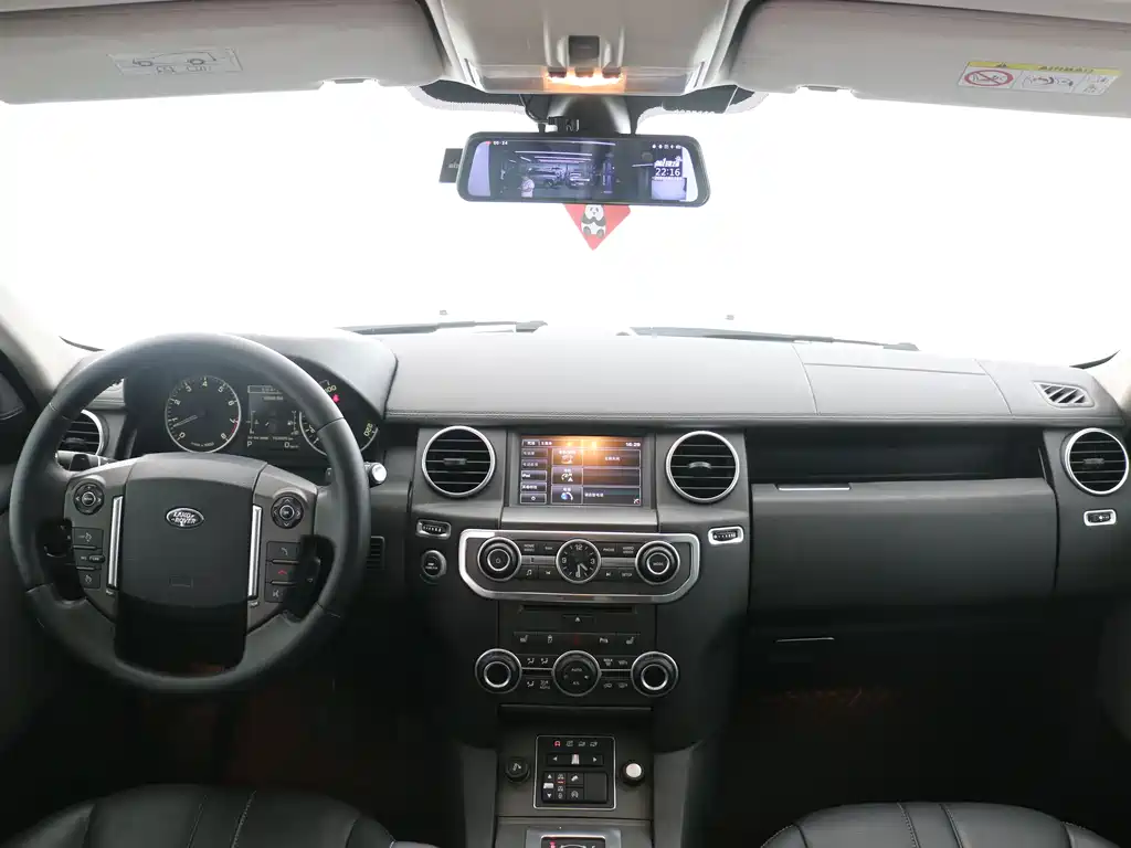 Land Rover Discovery 2015 — фото 8