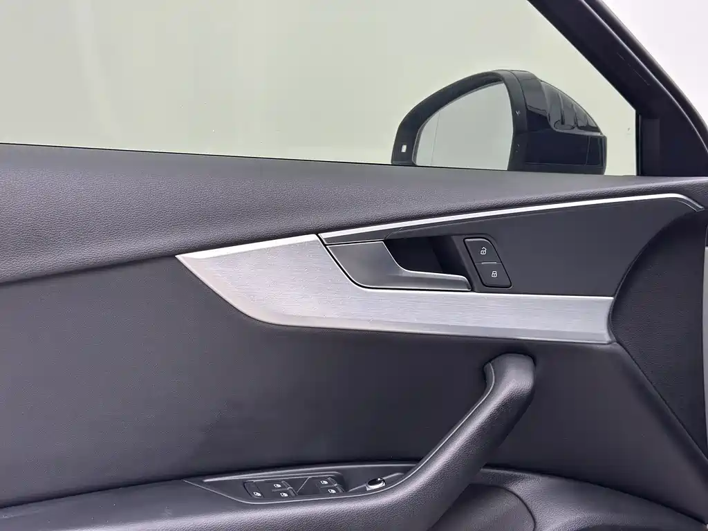 Audi A4L 2018 — фото 10