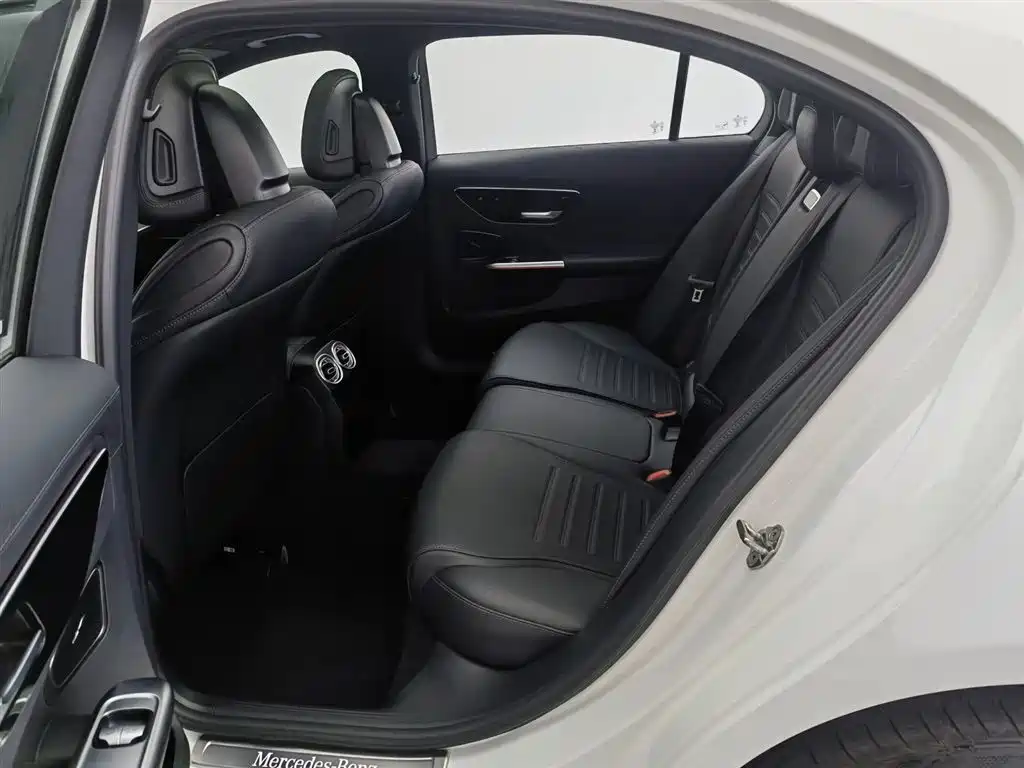 Mercedes-Benz C-Class 2023 — фото 15