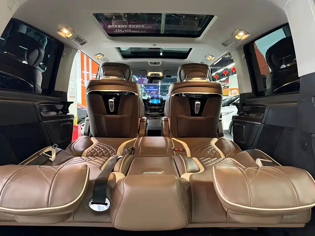 Mercedes-Benz V-Class 2022 — фото 11