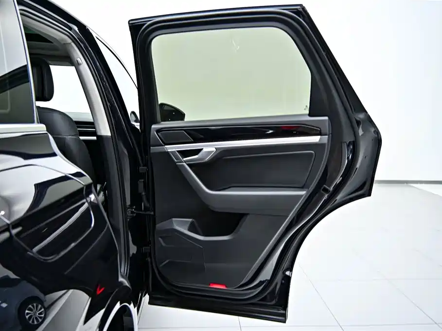 Volkswagen Touareg 2021 — фото 16