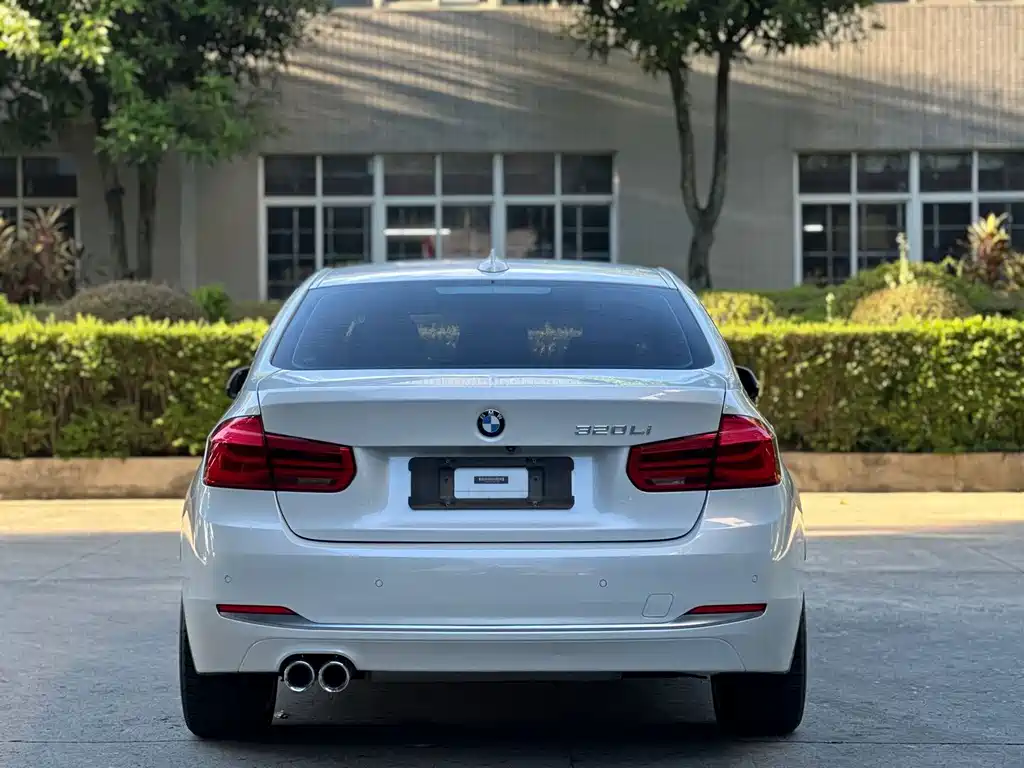 BMW 3 Series 2018 — фото 9