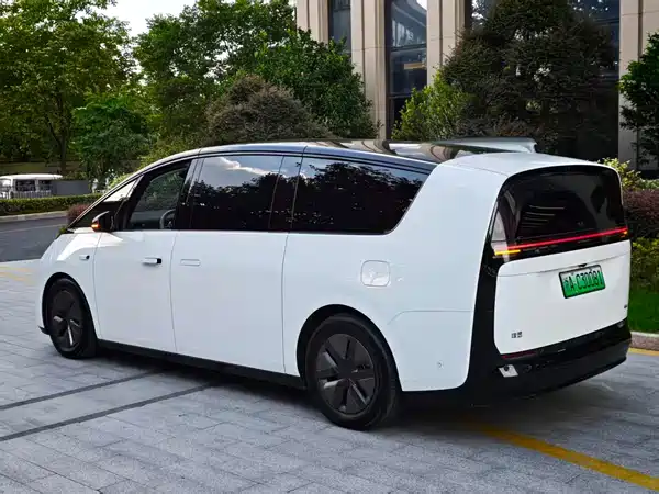 Li Auto MEGA 2025