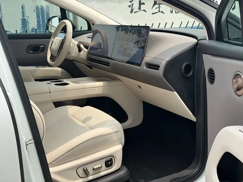 Li Auto i8 2025 — фото 8