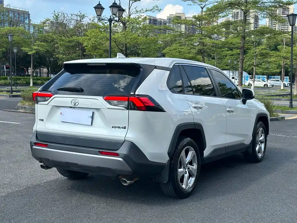 Toyota RAV4 2020 — фото 15
