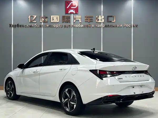 Hyundai Elantra 2023
