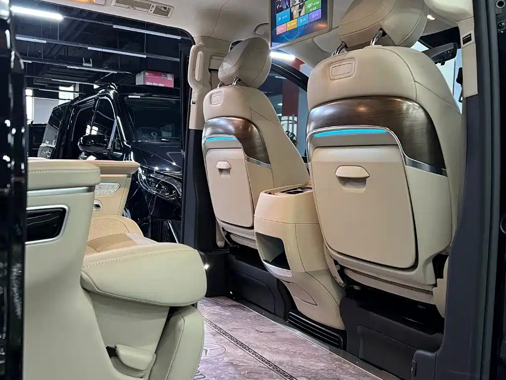 Mercedes-Benz V-Class 2023 — фото 15