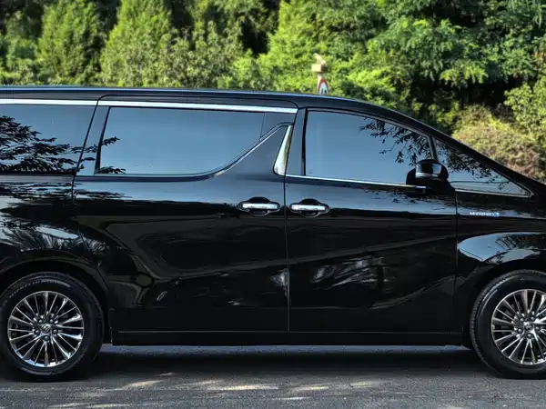 Toyota Alphard 2023