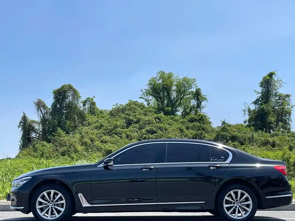 BMW 7 Series 2017 — фото 28