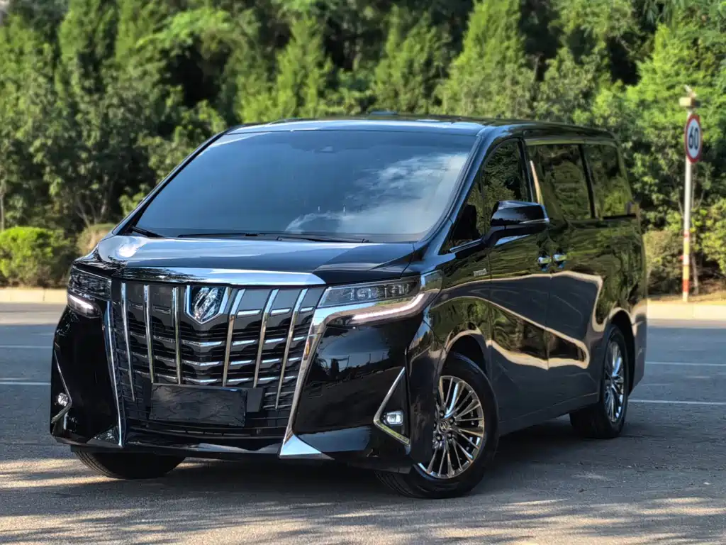 Toyota Alphard 2023 — фото 1