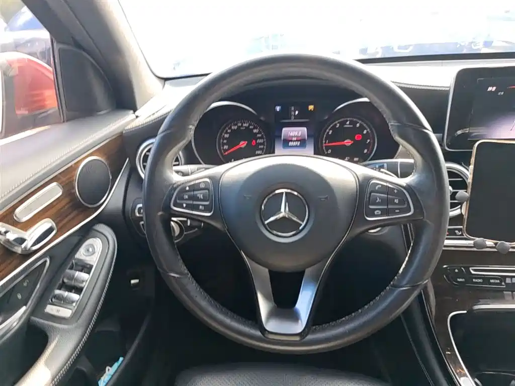 Mercedes-Benz GLC 2018 — фото 11