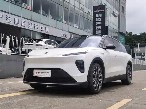 NIO ES8 2024