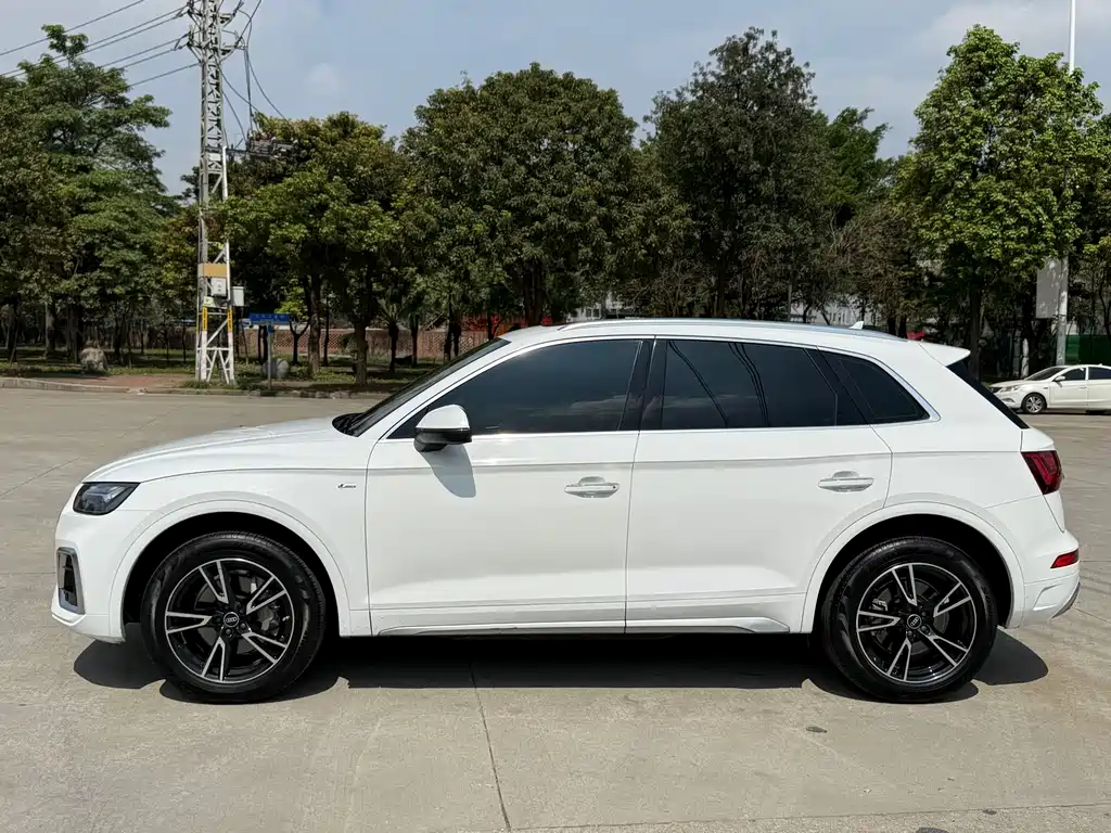 Audi Q5L 2021 — фото 15