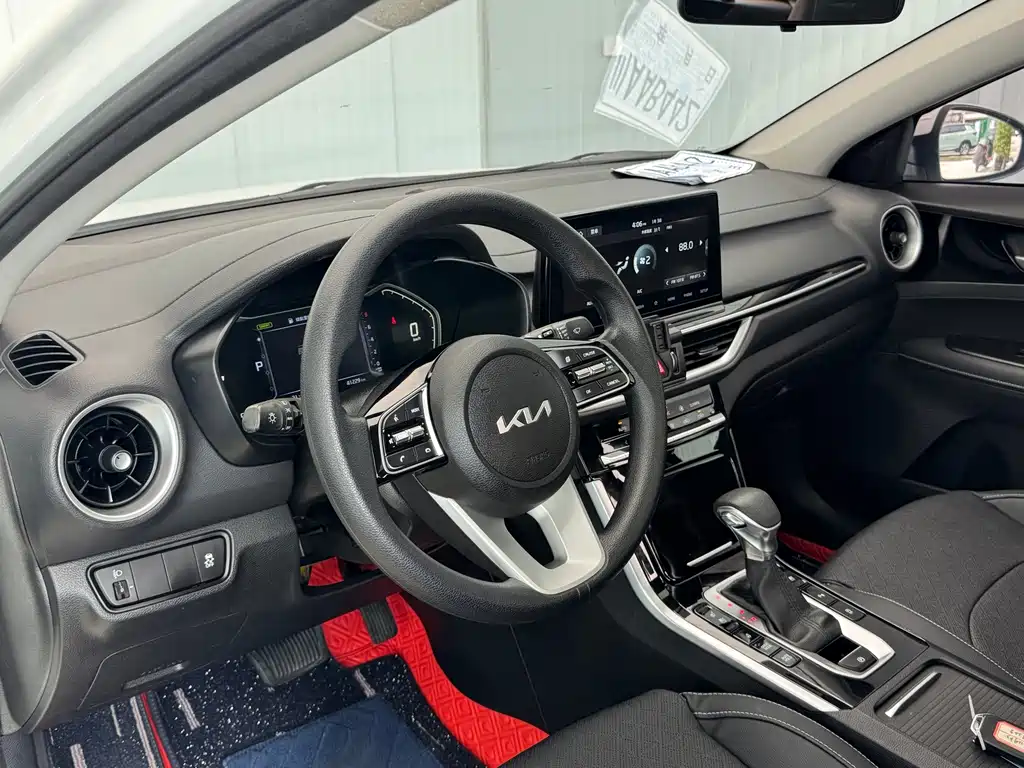 Kia K3 2022 — фото 17