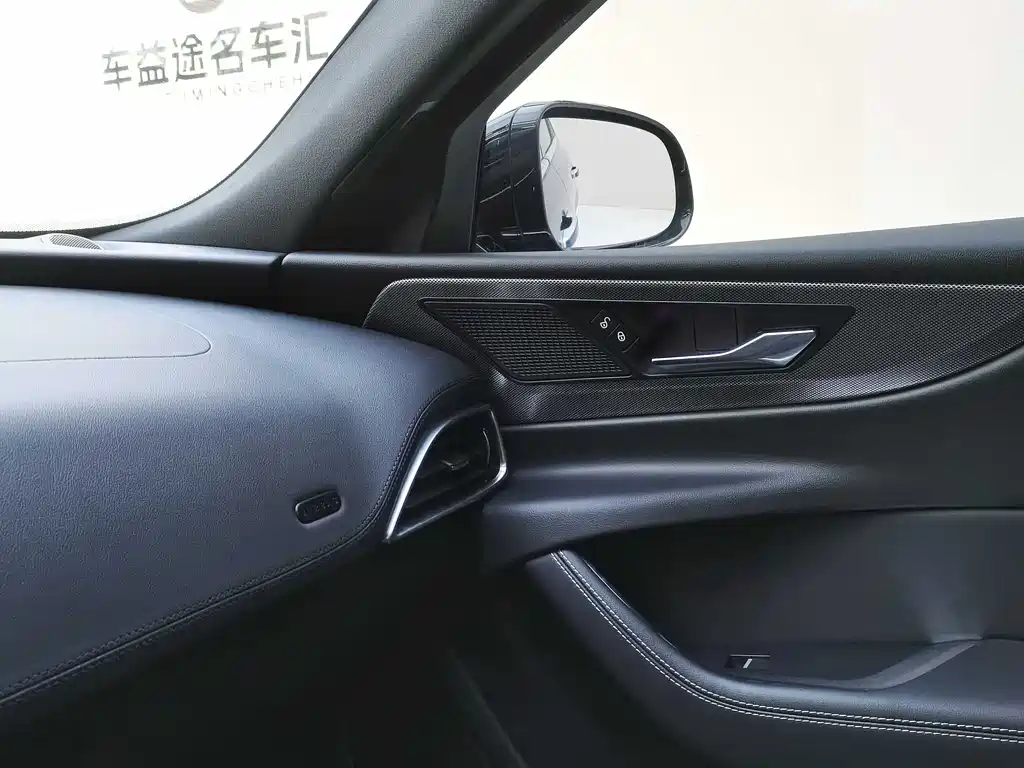 Jaguar XEL 2020 — фото 10