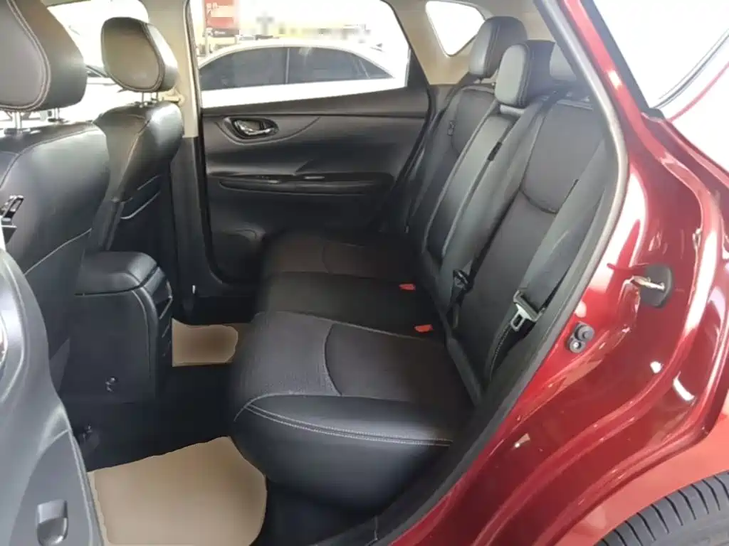 Nissan Tiida 2018 — фото 17