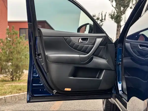 Infiniti QX70 2016