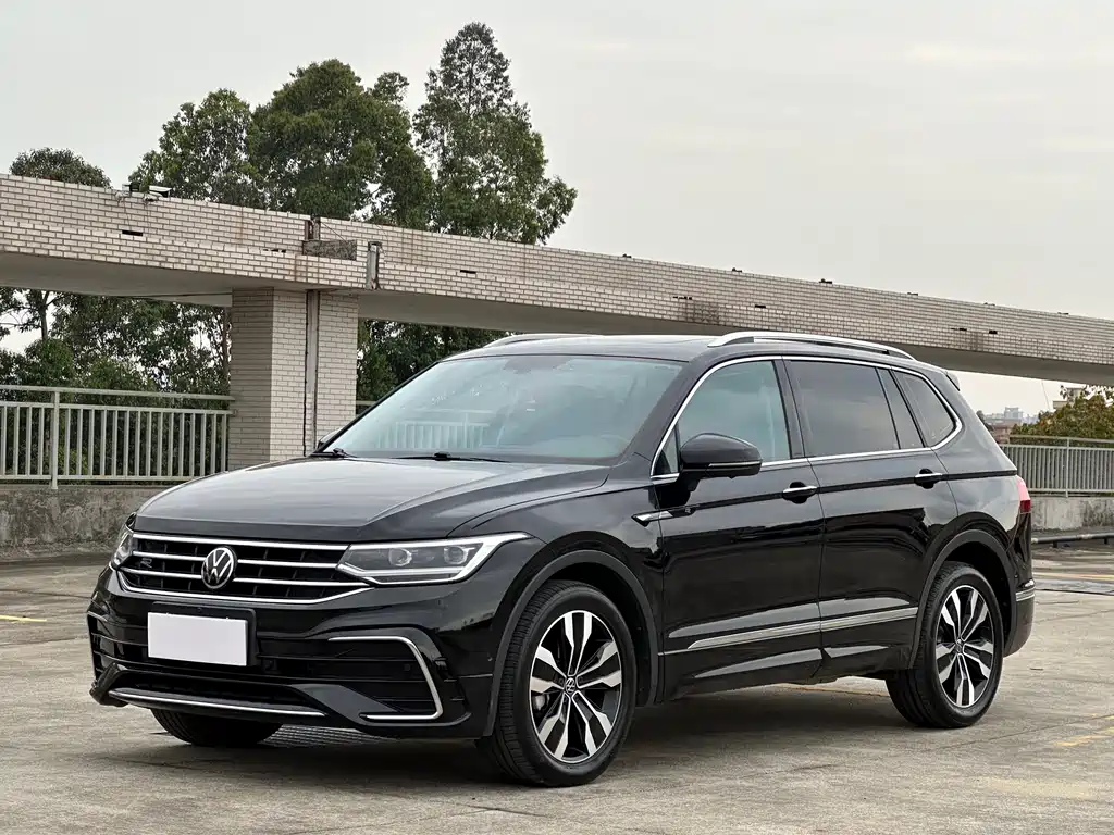 Volkswagen Tiguan L 2024 — фото 1