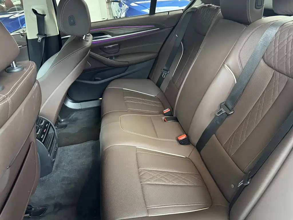 BMW 5 Series 2022 — фото 12