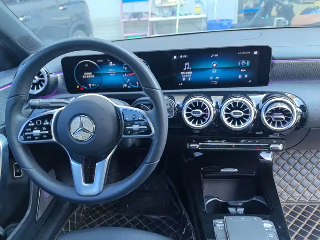 Mercedes-Benz A-Class 2022 — фото 10