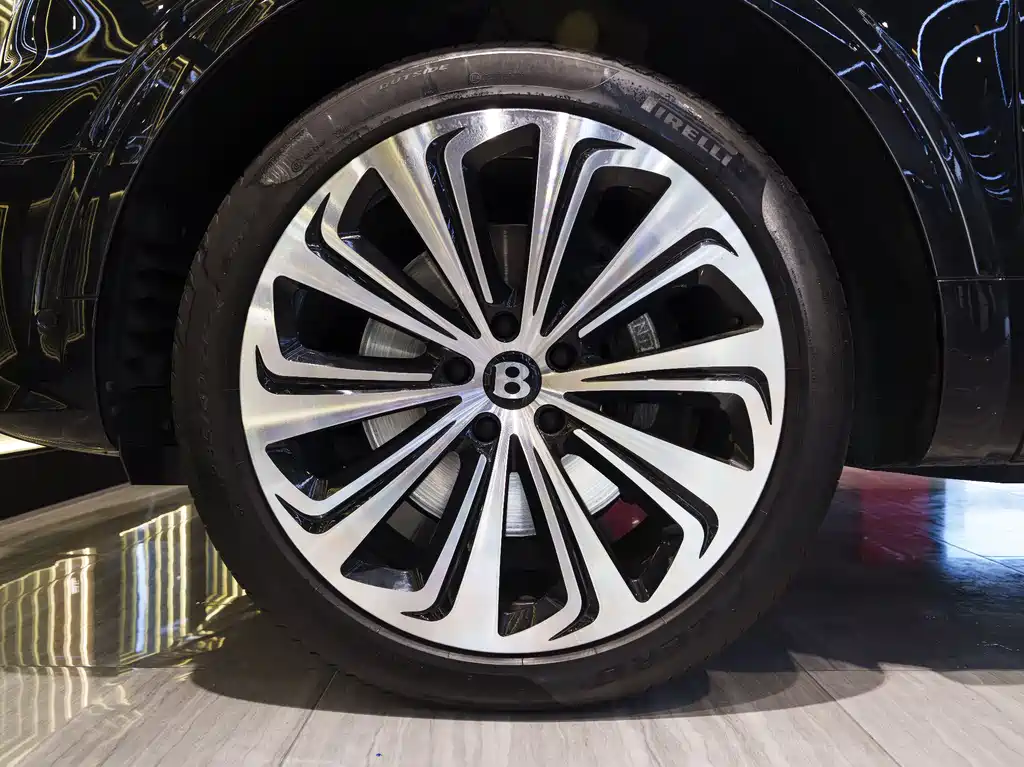 Bentley Bentayga 2022 — фото 10