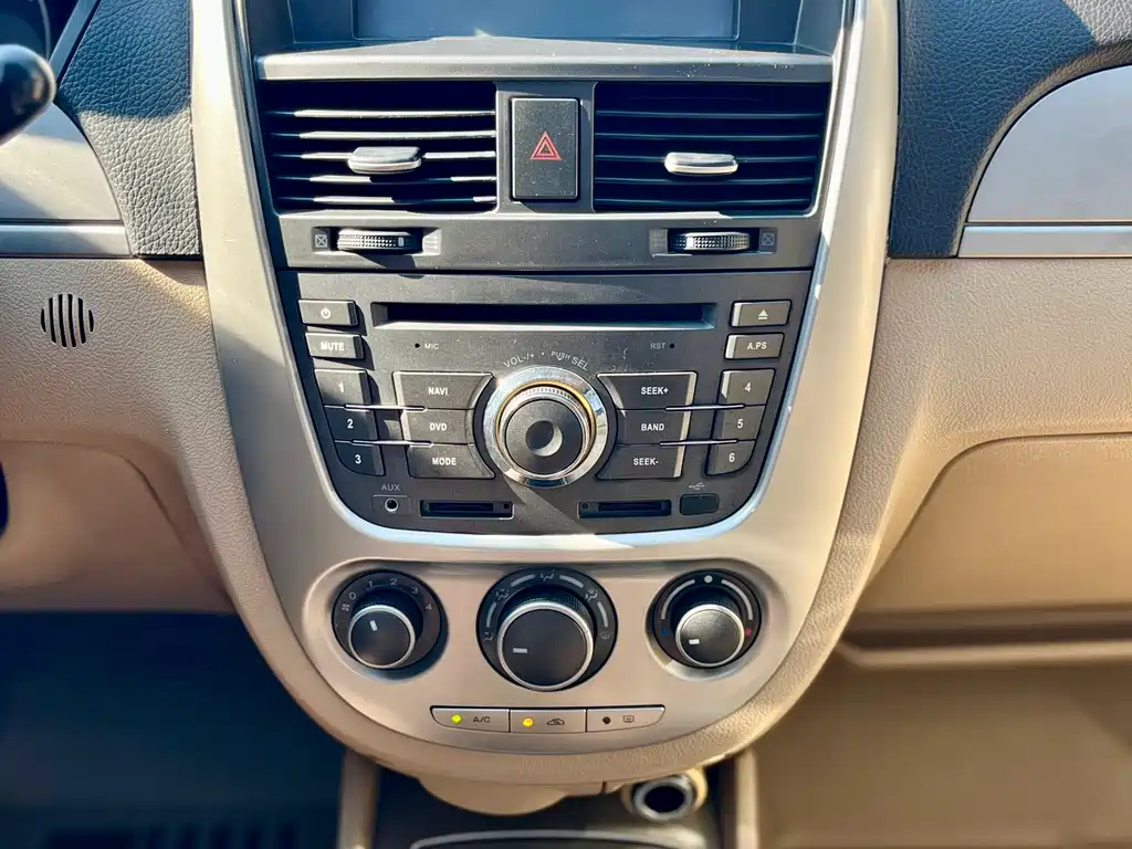 Buick Excelle 2014 — фото 18