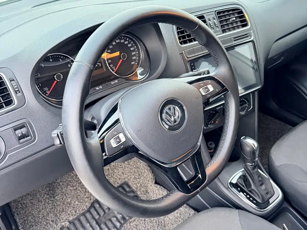 Volkswagen Polo 2017 — фото 9